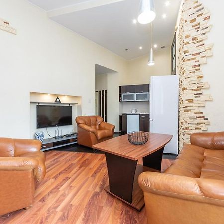 Comfortable Apartment On Mikhaylovskiy Lane Kiev Bagian luar foto