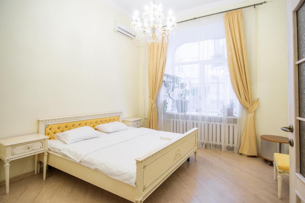 Comfortable Apartment On Mikhaylovskiy Lane Kiev Bagian luar foto