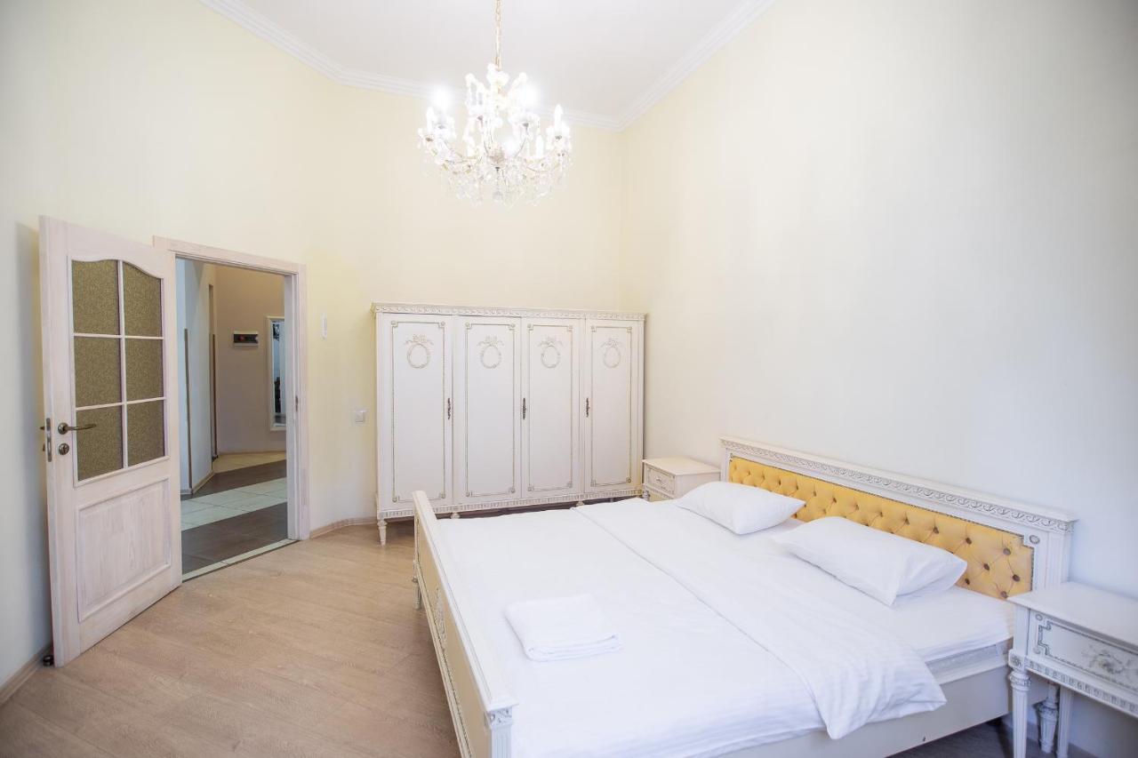 Comfortable Apartment On Mikhaylovskiy Lane Kiev Bagian luar foto