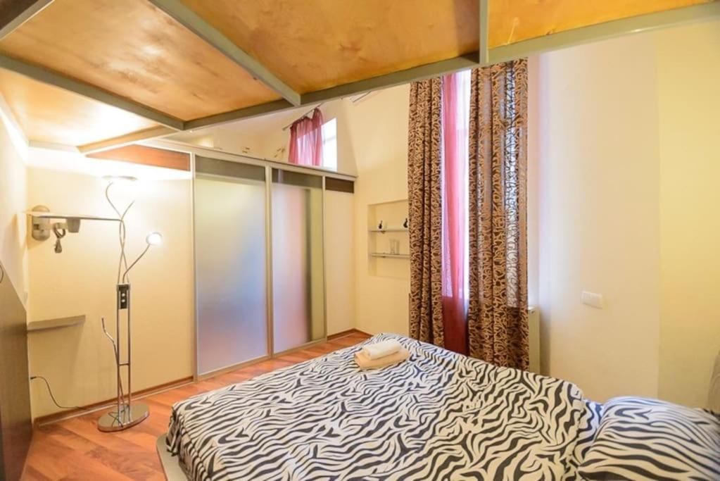 Comfortable Apartment On Mikhaylovskiy Lane Kiev Bagian luar foto