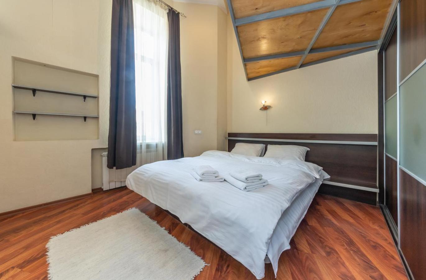 Comfortable Apartment On Mikhaylovskiy Lane Kiev Bagian luar foto
