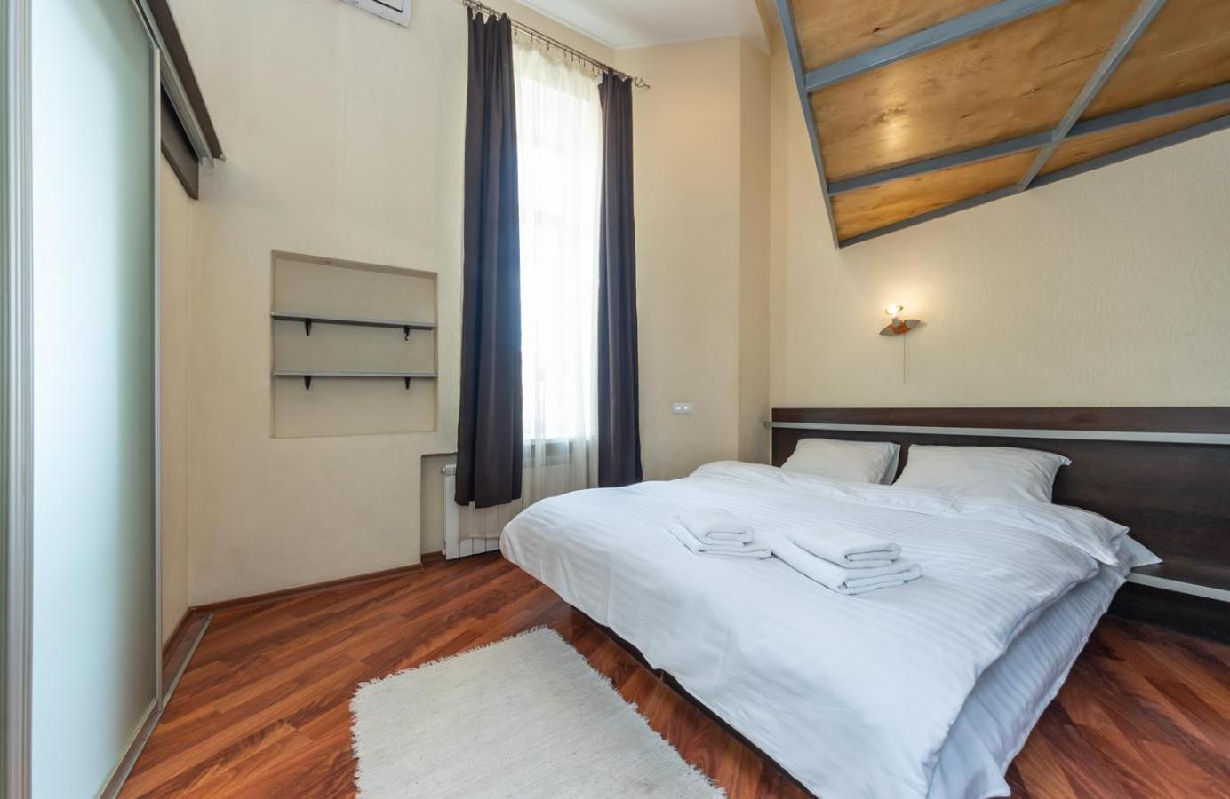 Comfortable Apartment On Mikhaylovskiy Lane Kiev Bagian luar foto