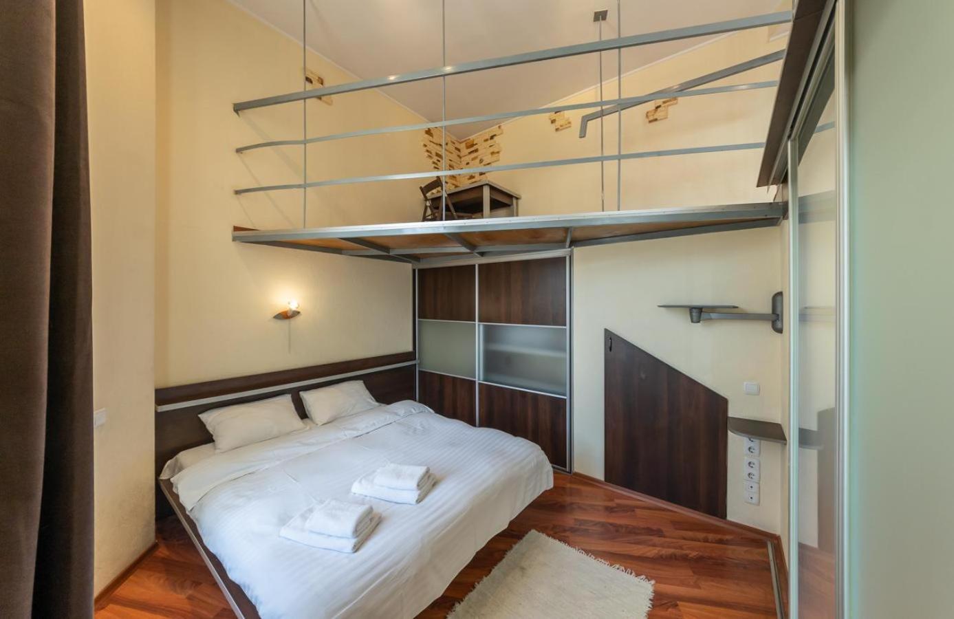 Comfortable Apartment On Mikhaylovskiy Lane Kiev Bagian luar foto