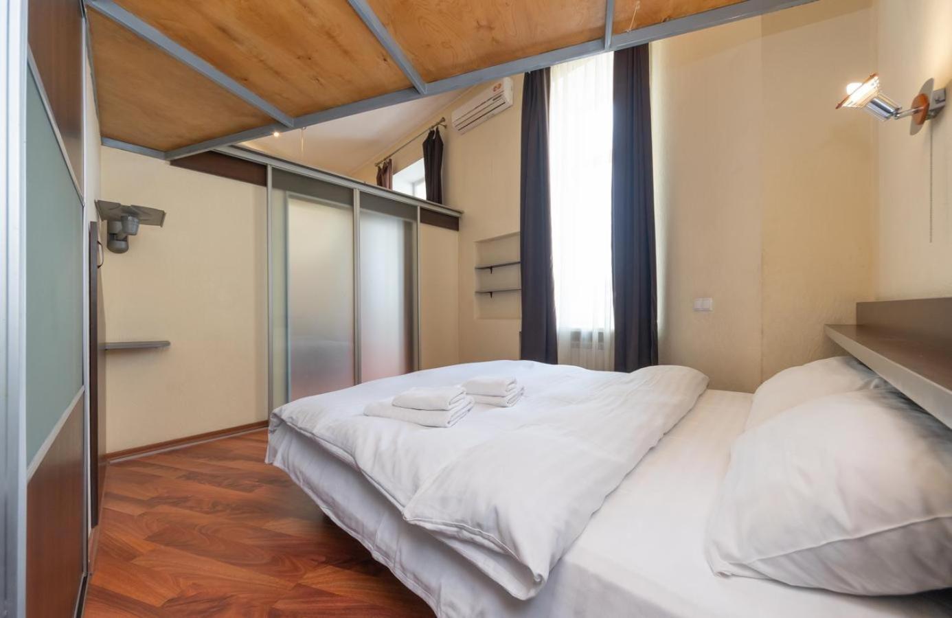 Comfortable Apartment On Mikhaylovskiy Lane Kiev Bagian luar foto