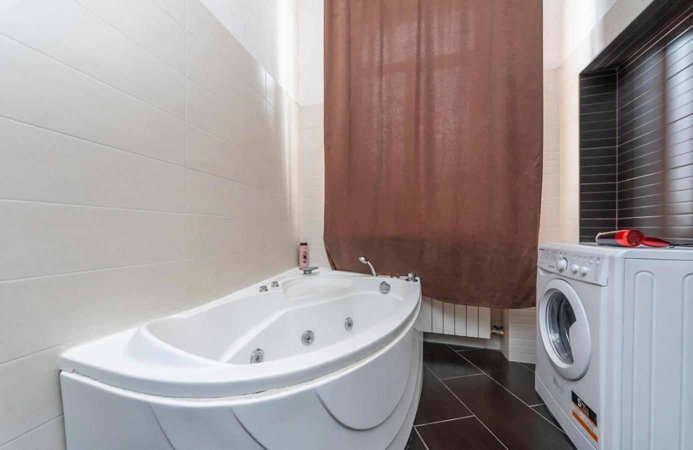 Comfortable Apartment On Mikhaylovskiy Lane Kiev Bagian luar foto