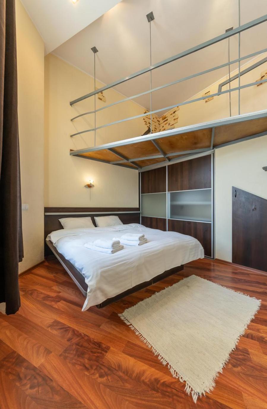 Comfortable Apartment On Mikhaylovskiy Lane Kiev Bagian luar foto