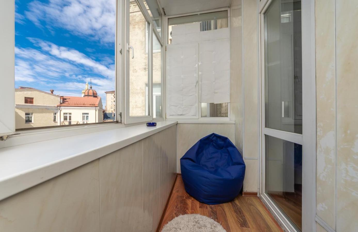 Comfortable Apartment On Mikhaylovskiy Lane Kiev Bagian luar foto